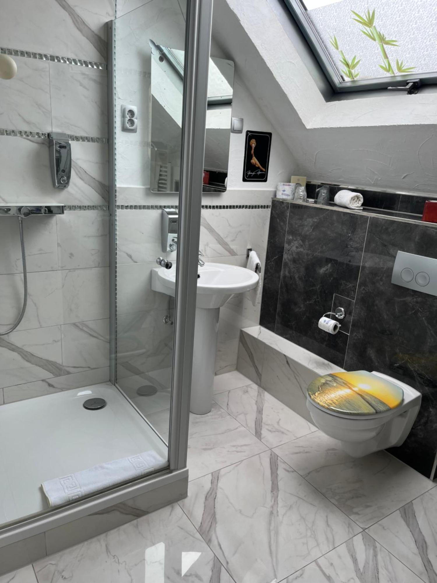 Hotel Karthaeuser Hof Floersheim am Main Ngoại thất bức ảnh