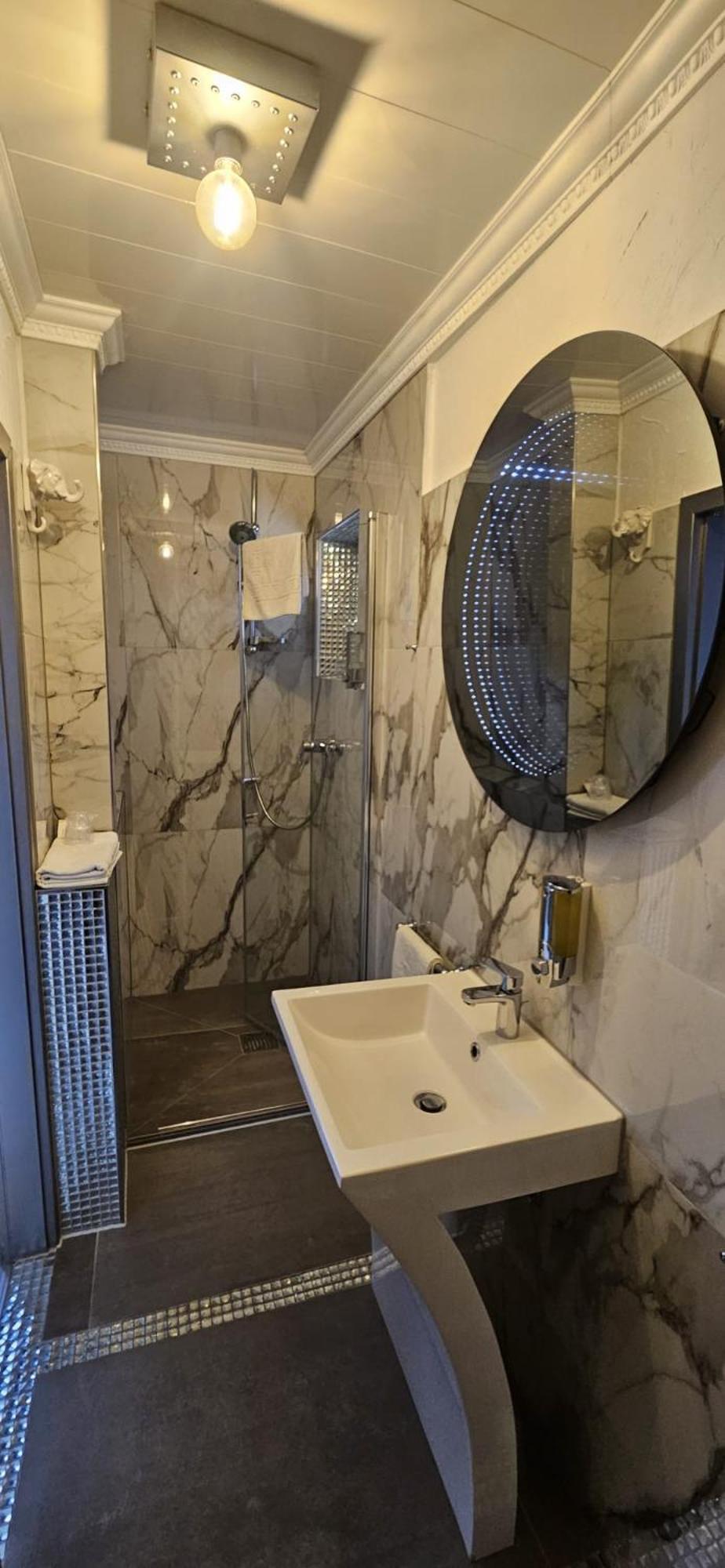 Hotel Karthaeuser Hof Floersheim am Main Ngoại thất bức ảnh